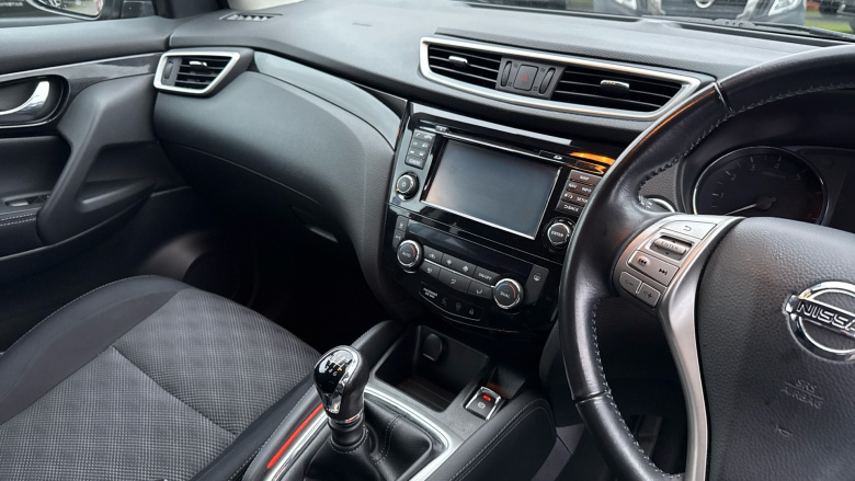 Nissan Qashqai 1.2 DiG-T N-Connecta 5dr Petrol Hatchback